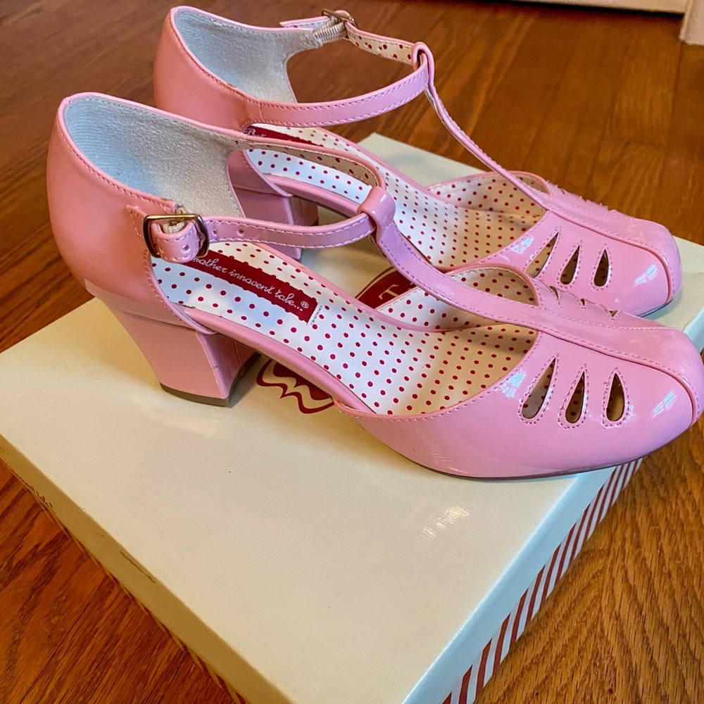 Pink Vintage-Inspired Heels with Block Heel